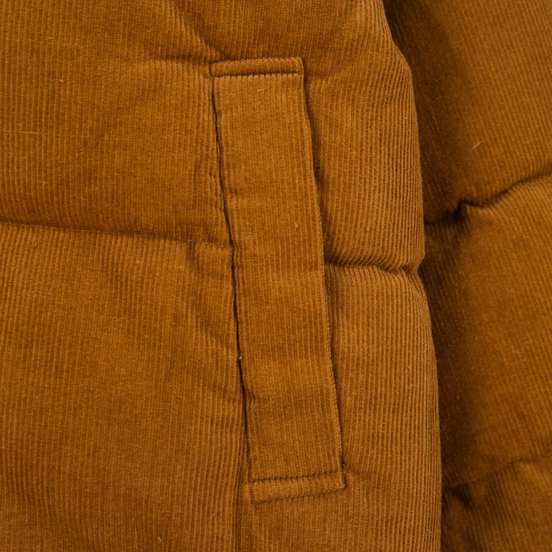 P660 💰zp version [Exclusive supply] Ralph Lauren/Ralph Lauren 2024aw retro Maillard style grain velvet lapel short high-waisted corduroy thickened down jacket - Maillard color 11-pit cotton corduroy face ✅ - 350T contrasting polyester lining inside Double-layer 360T high-density gallbladder ✅ - Original consistent YKK white copper nude zippers Zipper pockets on both sides of the inside ✅ - RL2024 new down jacket Khaki corduroy cotton jacket The warm atmosphere of autumn and winter is online. The comfort brought by the cotton corduroy face and the lapels of three-dimensional particle velvet. The high-waisted short version takes into account both the version and warmth. Color: Khaki Brown Size: S M L XL Number: WW10759